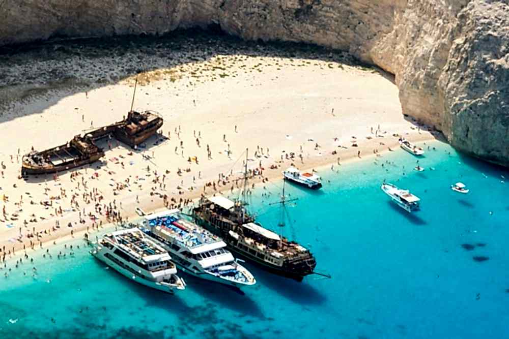 Turkuazın En Güzel Tonları: Yunan Adaları'nın En İyi 7 Plajı (Navagio'dan Elafonisi'ye)